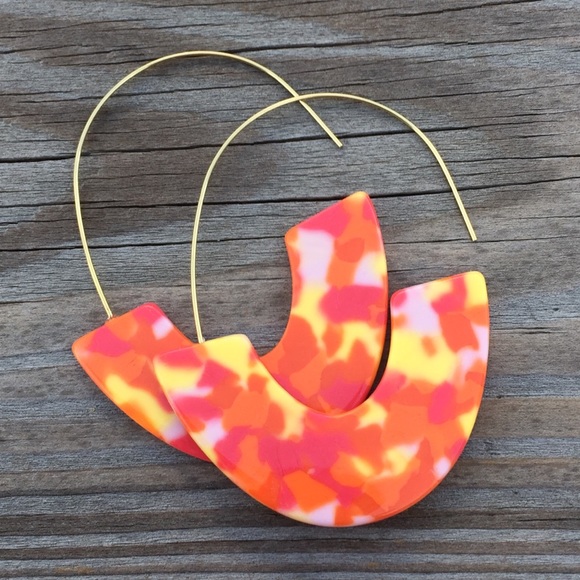 💲SOLD Acrylic drop earrings orange yellow white - Picture 3 of 4